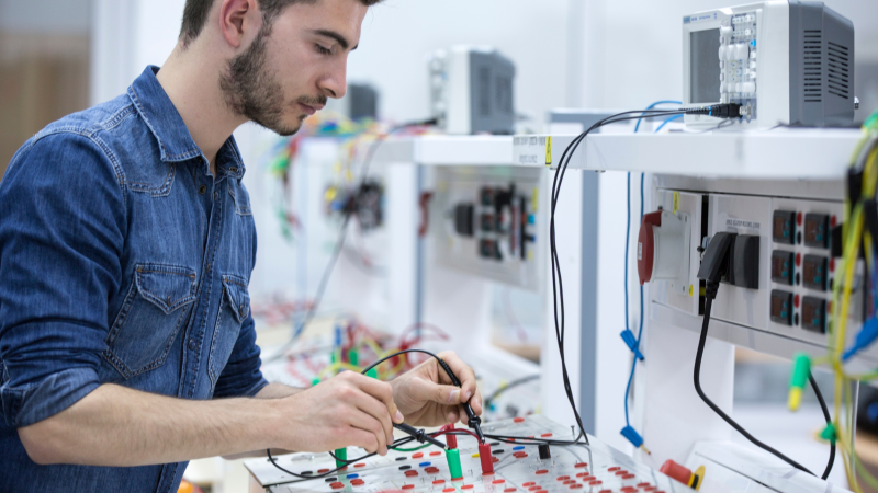 BEng (Hons) Electrical and Electronic Engineering with Foundation Year